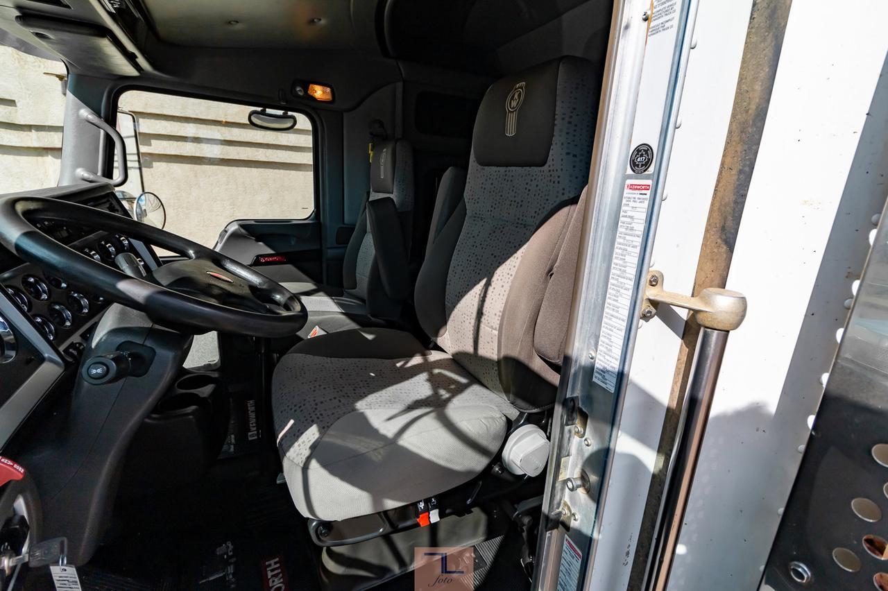 2012 Kenworth T-800 Heavy Spec Tractor Sleeper Red Deer AB