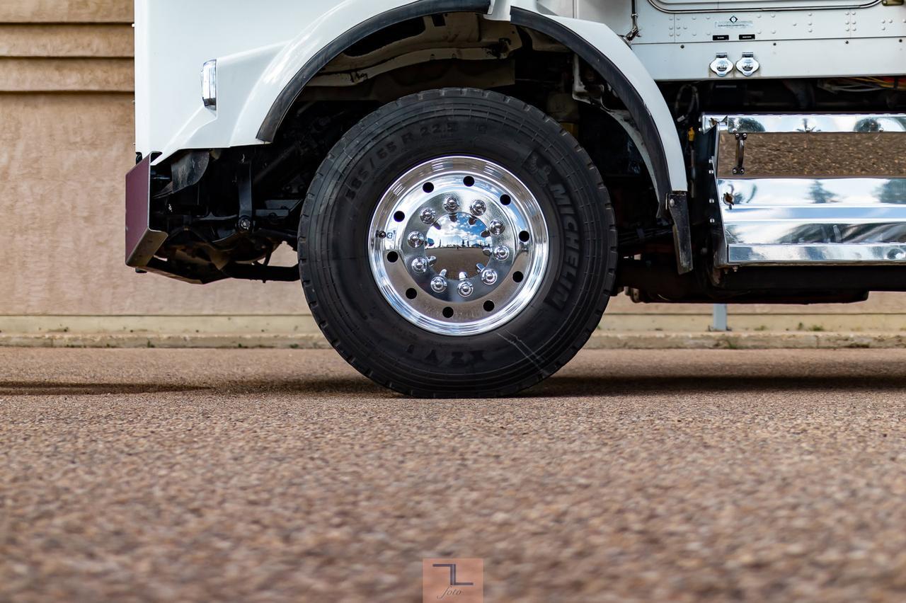 2012 Kenworth T-800 Heavy Spec Tractor Sleeper Red Deer AB