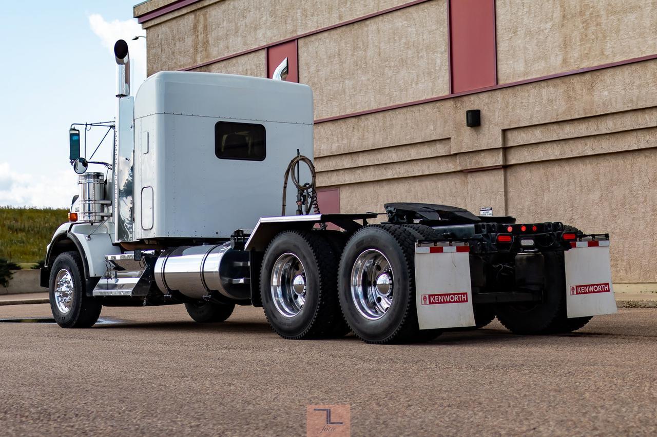 2012 Kenworth T-800 Heavy Spec Tractor Sleeper Red Deer AB