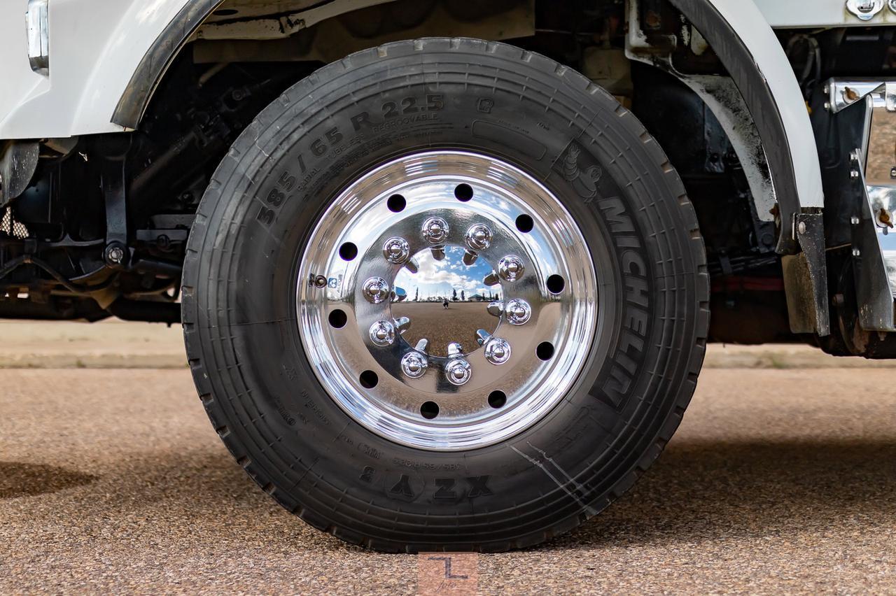 2012 Kenworth T-800 Heavy Spec Tractor Sleeper Red Deer AB