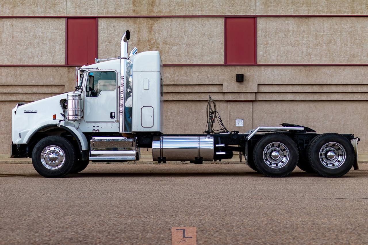 2012 Kenworth T-800 Heavy Spec Tractor Sleeper Red Deer AB
