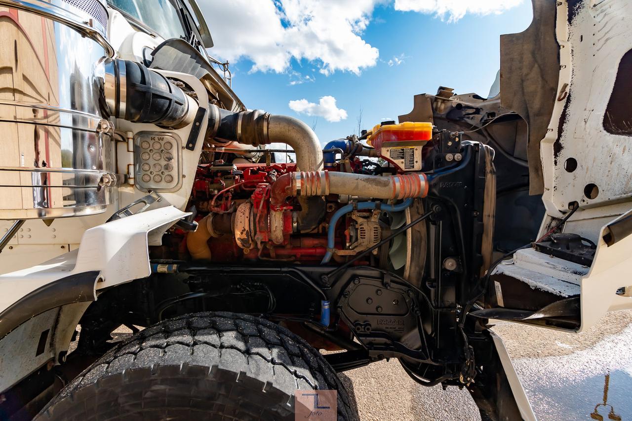 2012 Kenworth T-800 Heavy Spec Tractor Sleeper Red Deer AB
