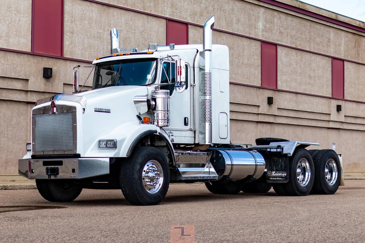 2012 Kenworth T-800 Heavy Spec Tractor Sleeper Red Deer AB