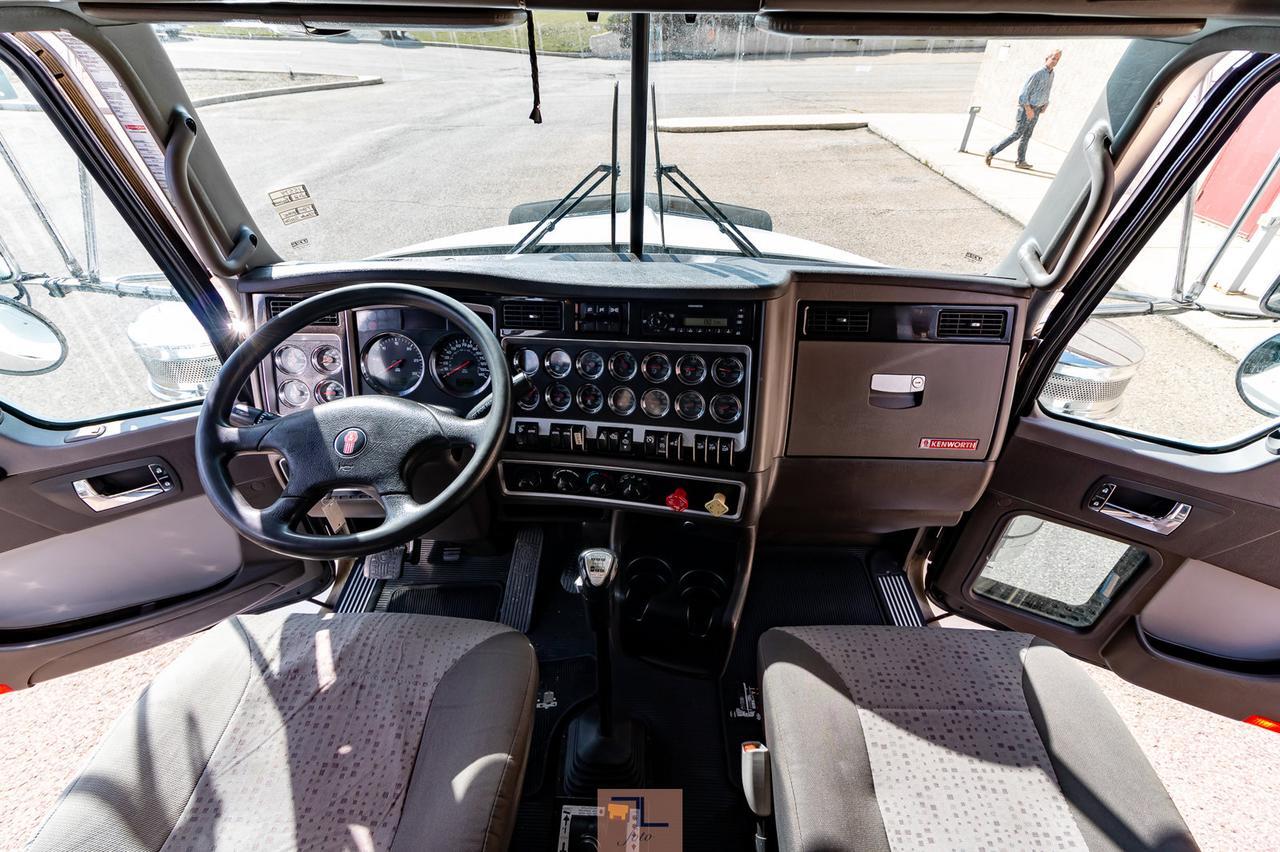 2012 Kenworth T-800 Heavy Spec Tractor Sleeper Red Deer AB