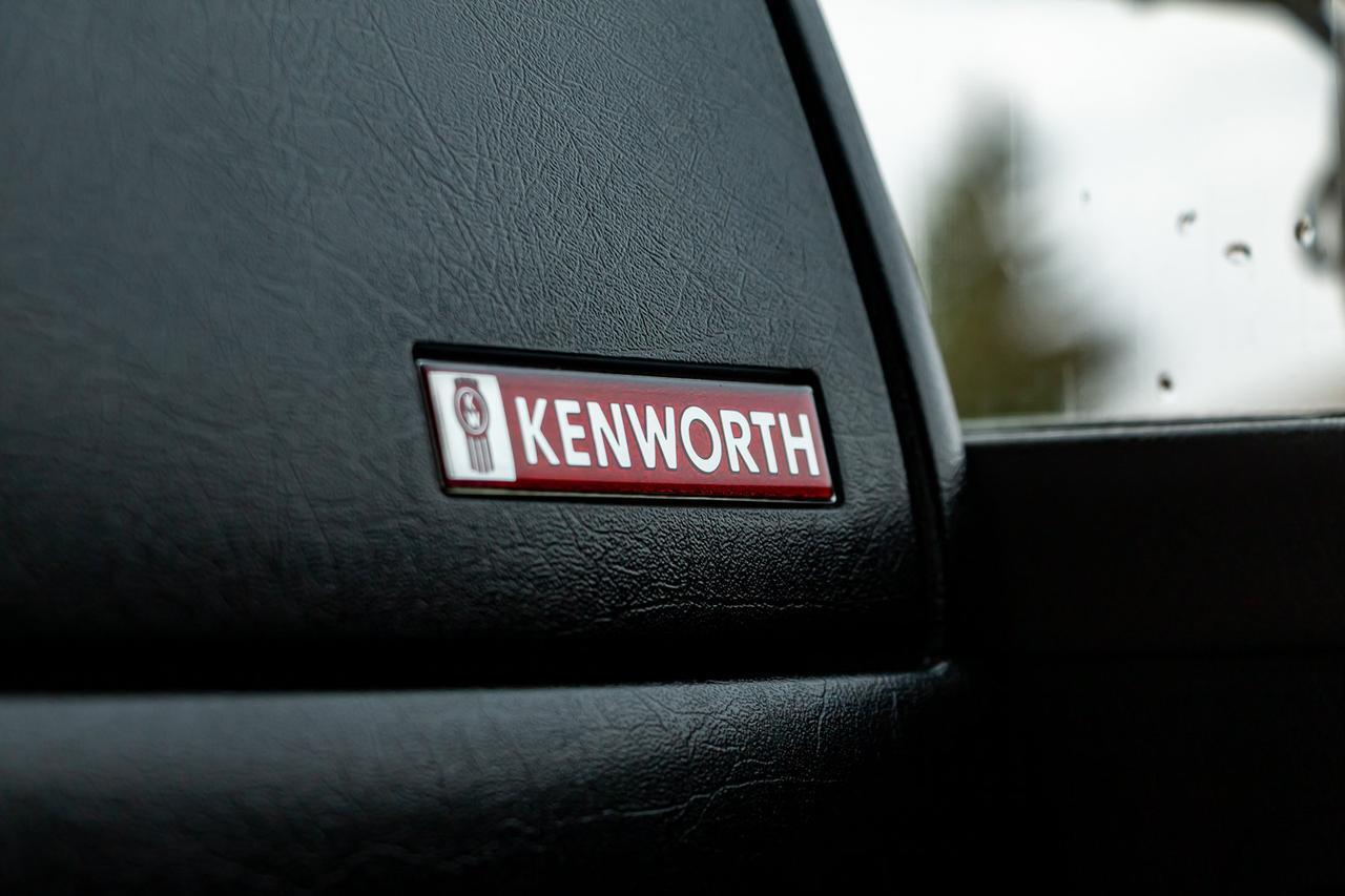 2012 Kenworth T-800 Tandem Axle Highway Tractor Day Cab Red Deer AB