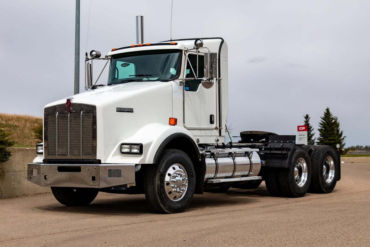 2012 Kenworth T-800 Tandem Axle Highway Tractor Day Cab Red Deer AB