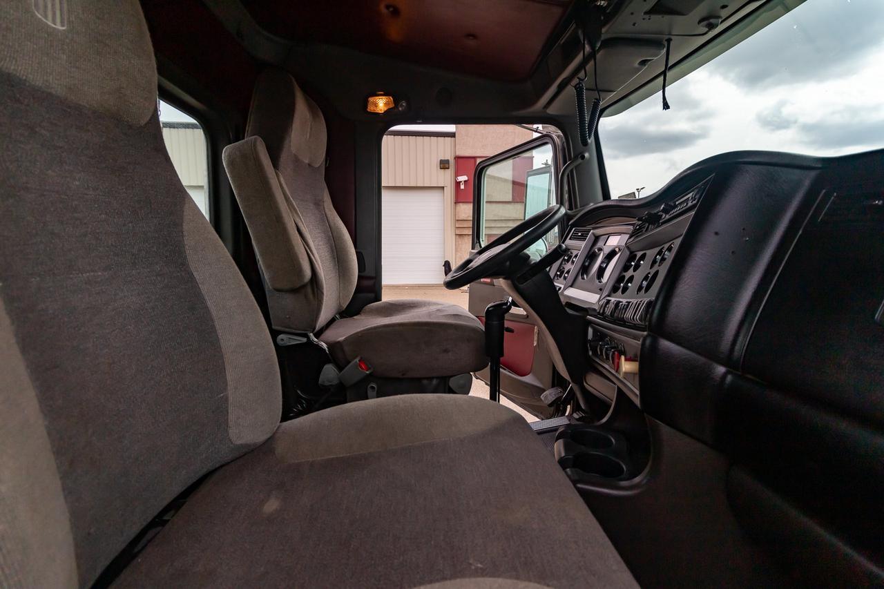 2012 Kenworth T-800 Tandem Axle Highway Tractor Day Cab Red Deer AB