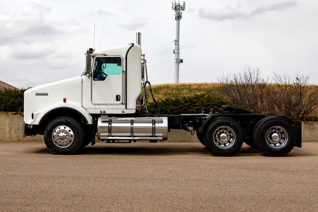 2012 Kenworth T-800 Tandem Axle Highway Tractor Day Cab Red Deer AB