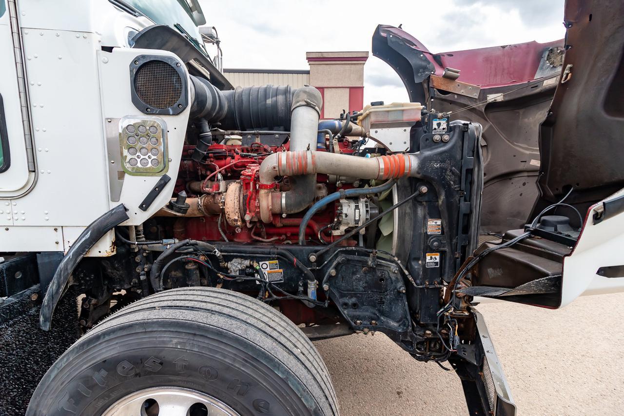 2012 Kenworth T-800 Tandem Axle Highway Tractor Day Cab Red Deer AB