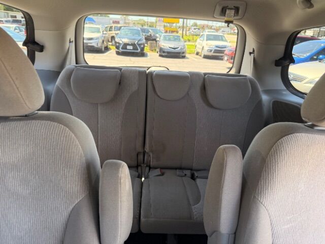 2012 Kia Sedona LX - Photo 6