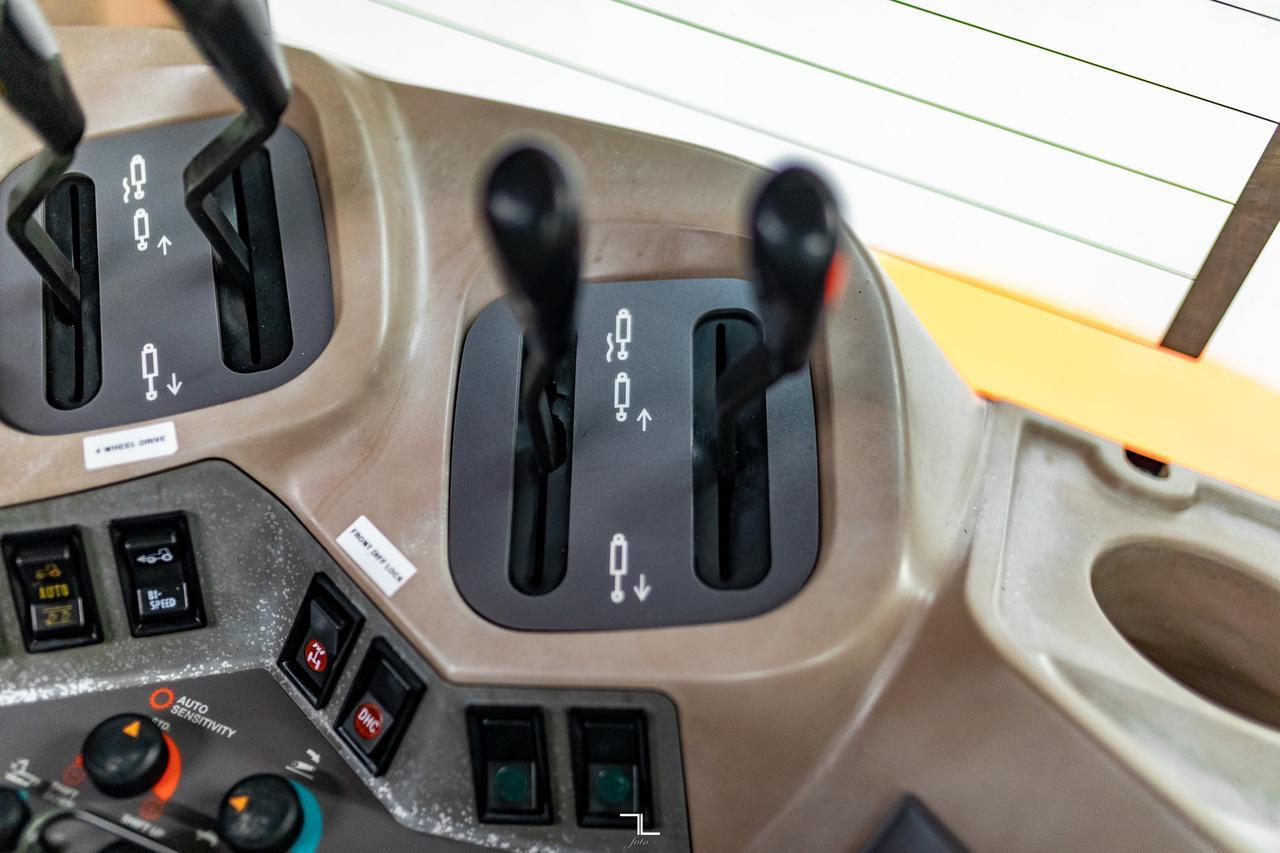 2012 Kubota M135X 4WD Tractor Diesel Red Deer AB