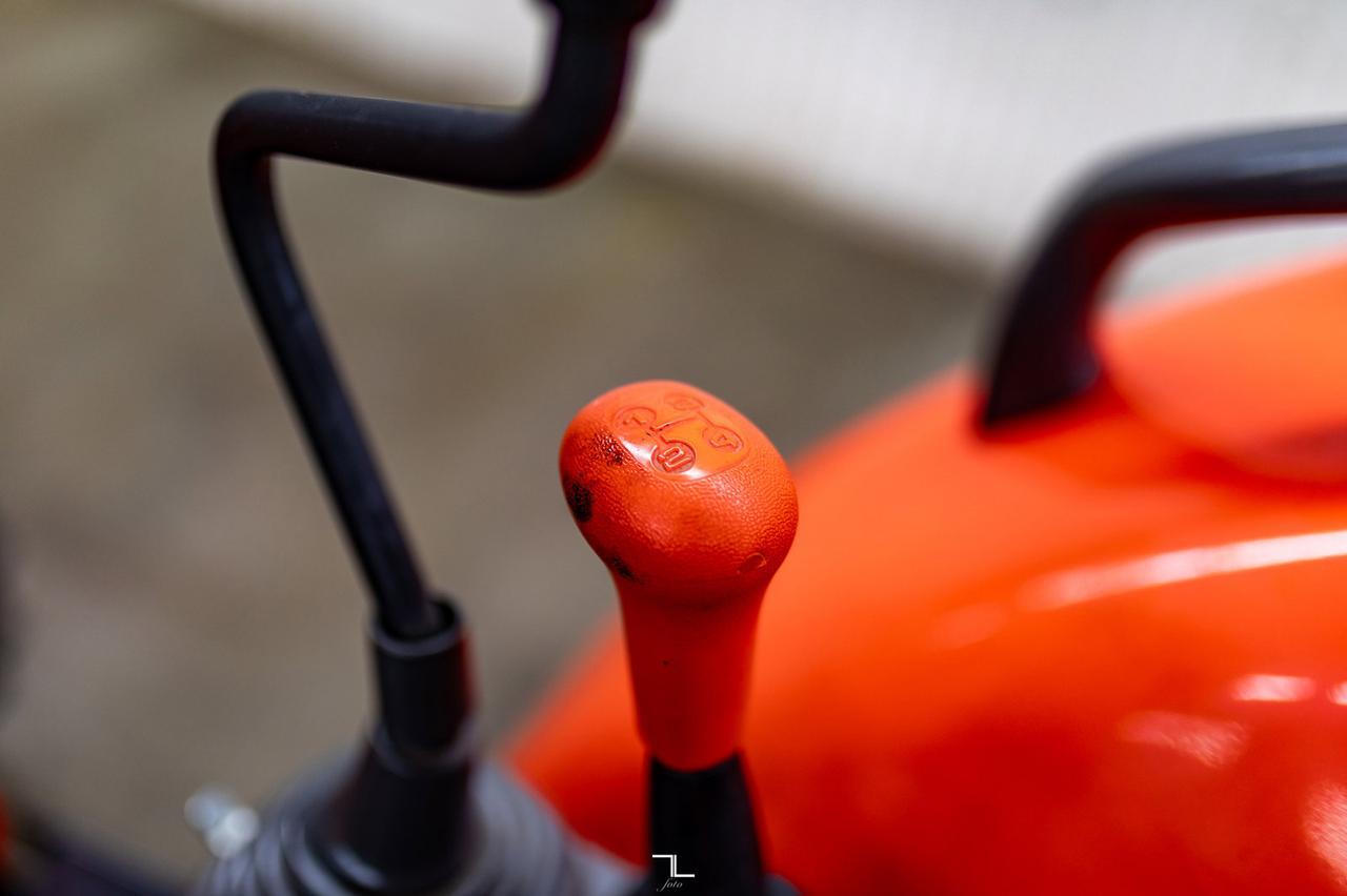 2012 Kubota M5140DTH Tractor with 84" Blade Red Deer AB