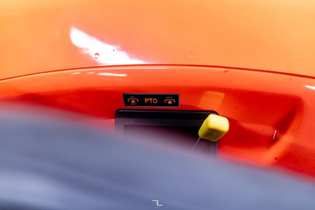 2012 Kubota M5140DTH Tractor with 84" Blade Red Deer AB