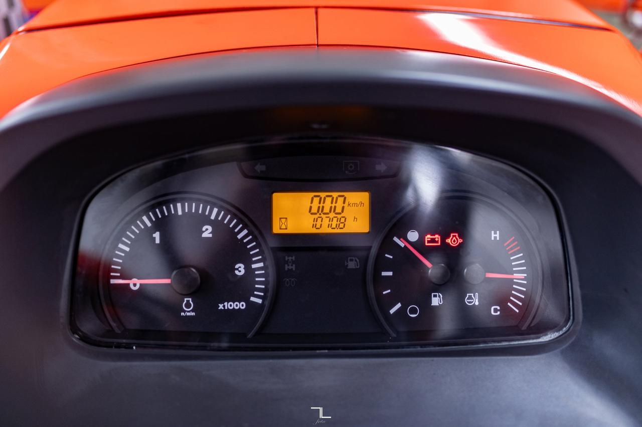 2012 Kubota M5140DTH Tractor with 84" Blade Red Deer AB