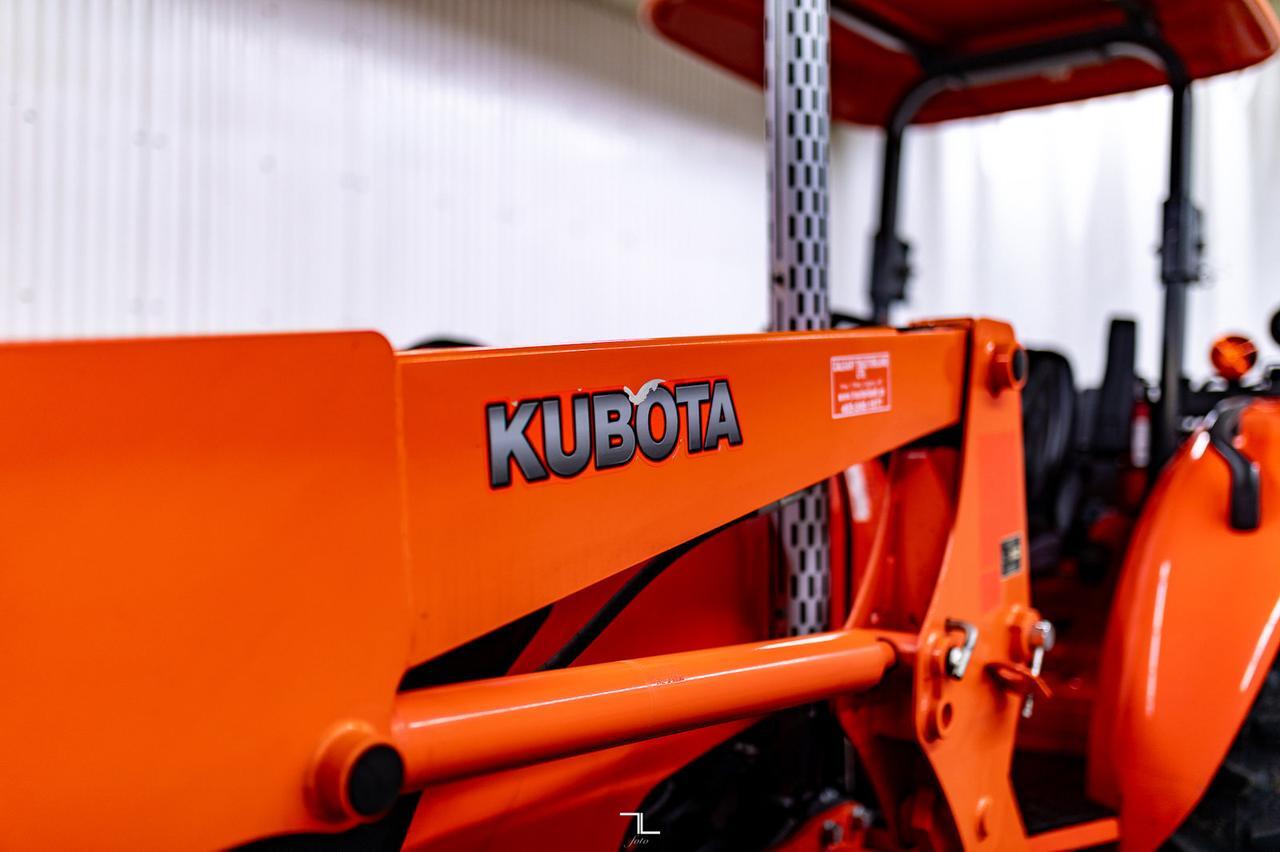 2012 Kubota M5140DTH Tractor with 84" Blade Red Deer AB