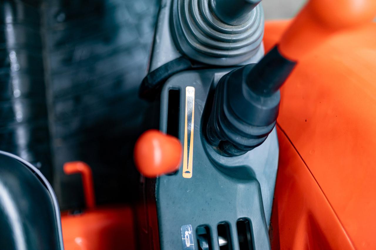 2012 Kubota M5140DTH Tractor with 84" Blade Red Deer AB