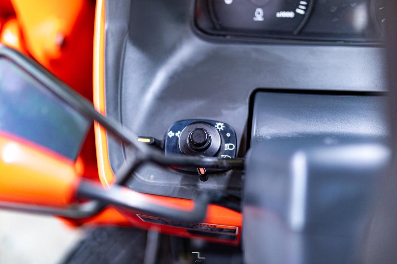 2012 Kubota M5140DTH Tractor with 84" Blade Red Deer AB