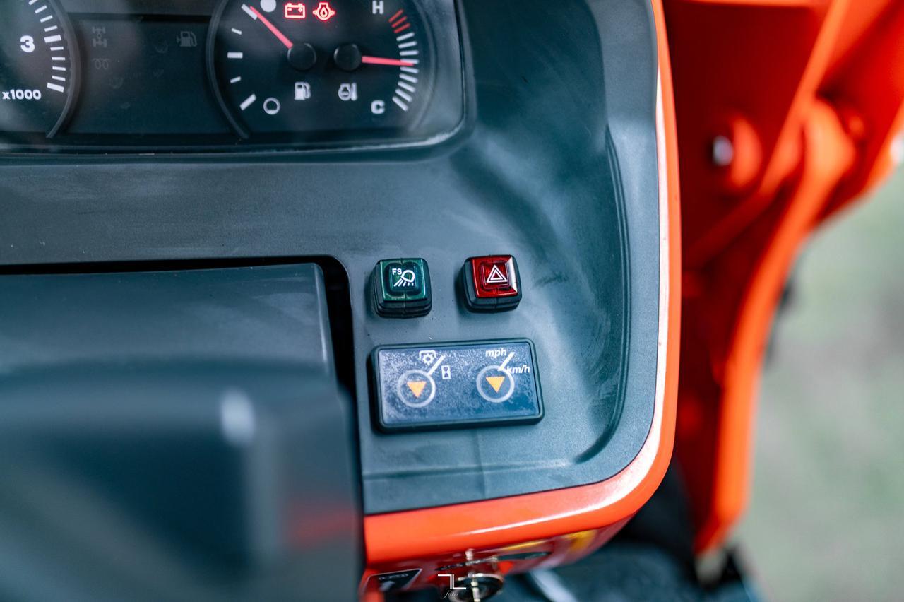 2012 Kubota M5140DTH Tractor with 84" Blade Red Deer AB