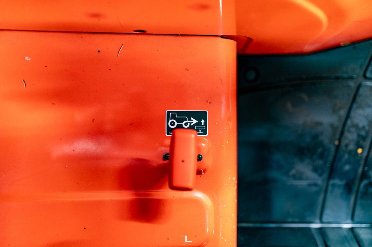 2012 Kubota M5140DTH Tractor with 84" Blade Red Deer AB