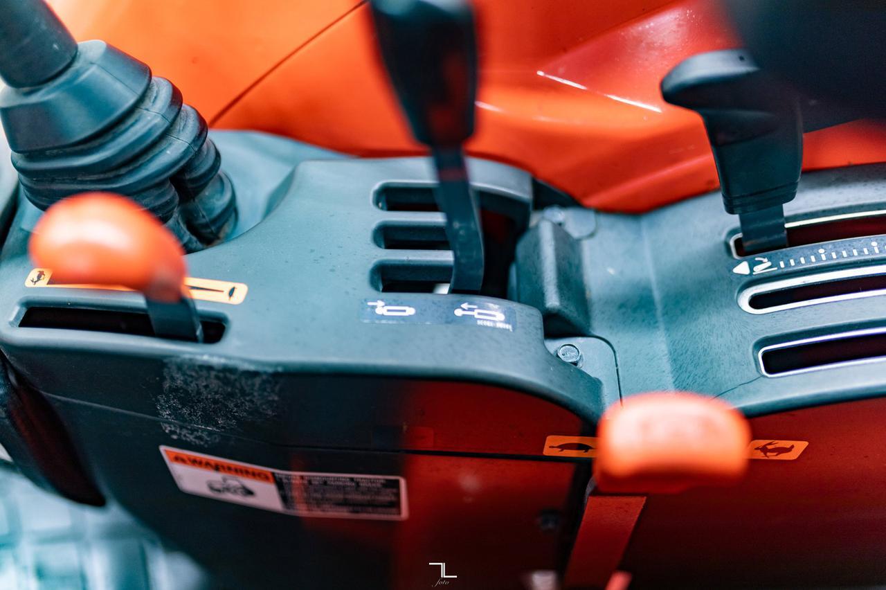 2012 Kubota M5140DTH Tractor with 84" Blade Red Deer AB