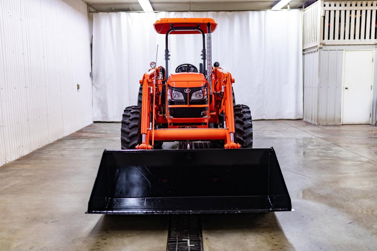 2012 Kubota M5140DTH Tractor with 84" Blade Red Deer AB
