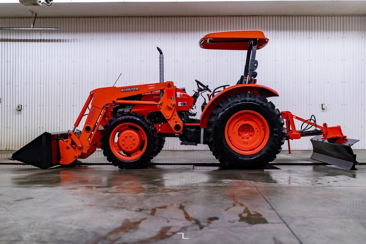 2012 Kubota M5140DTH Tractor with 84" Blade Red Deer AB