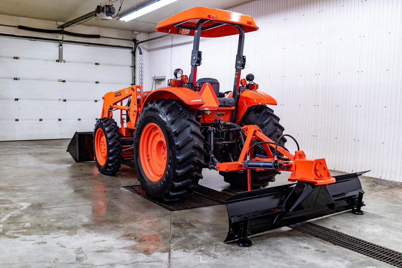 2012 Kubota M5140DTH Tractor with 84" Blade Red Deer AB