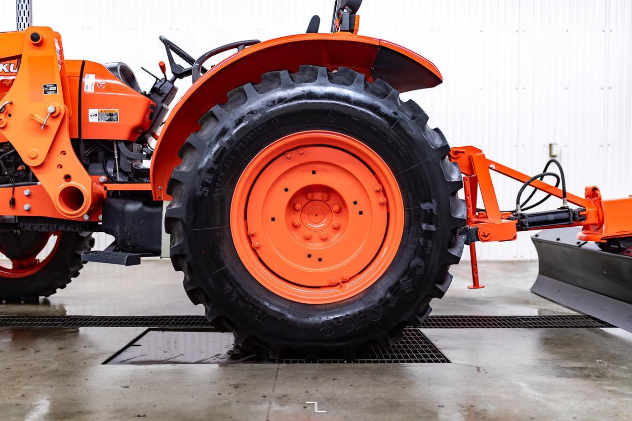 2012 Kubota M5140DTH Tractor with 84" Blade Red Deer AB