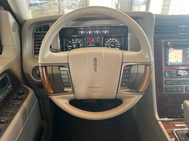 2012 Lincoln Navigator photo 18