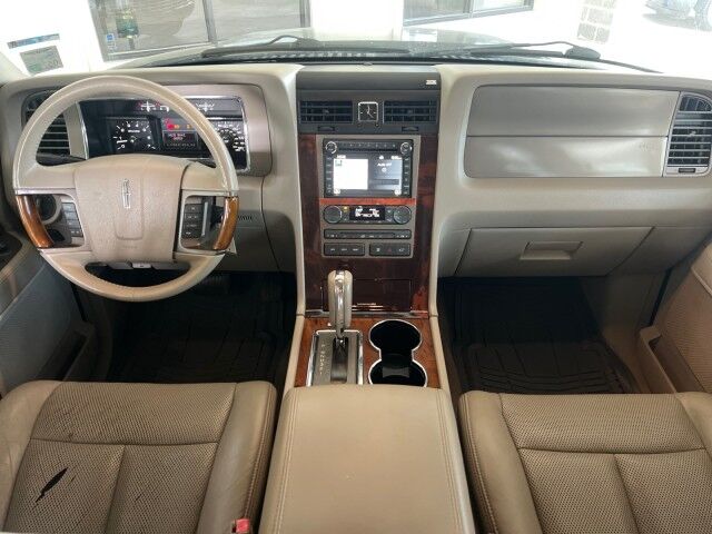 2012 Lincoln Navigator photo 21