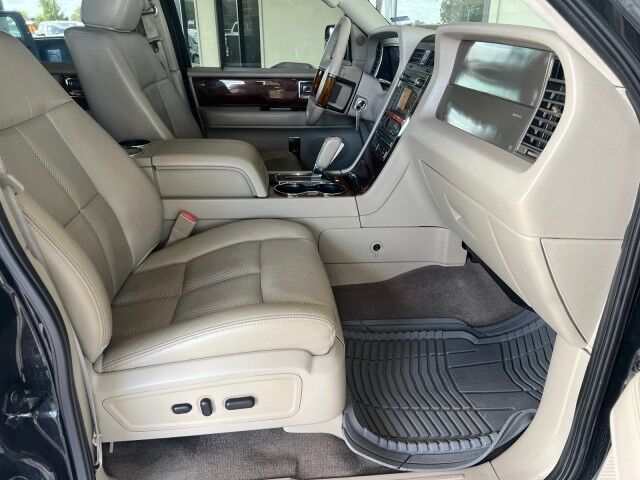 2012 Lincoln Navigator photo 24