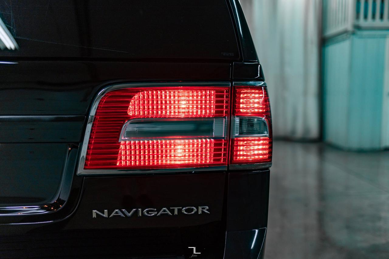 2012 Lincoln Navigator AWD Luxury Edition Leather Roof Nav DVD Red Deer AB