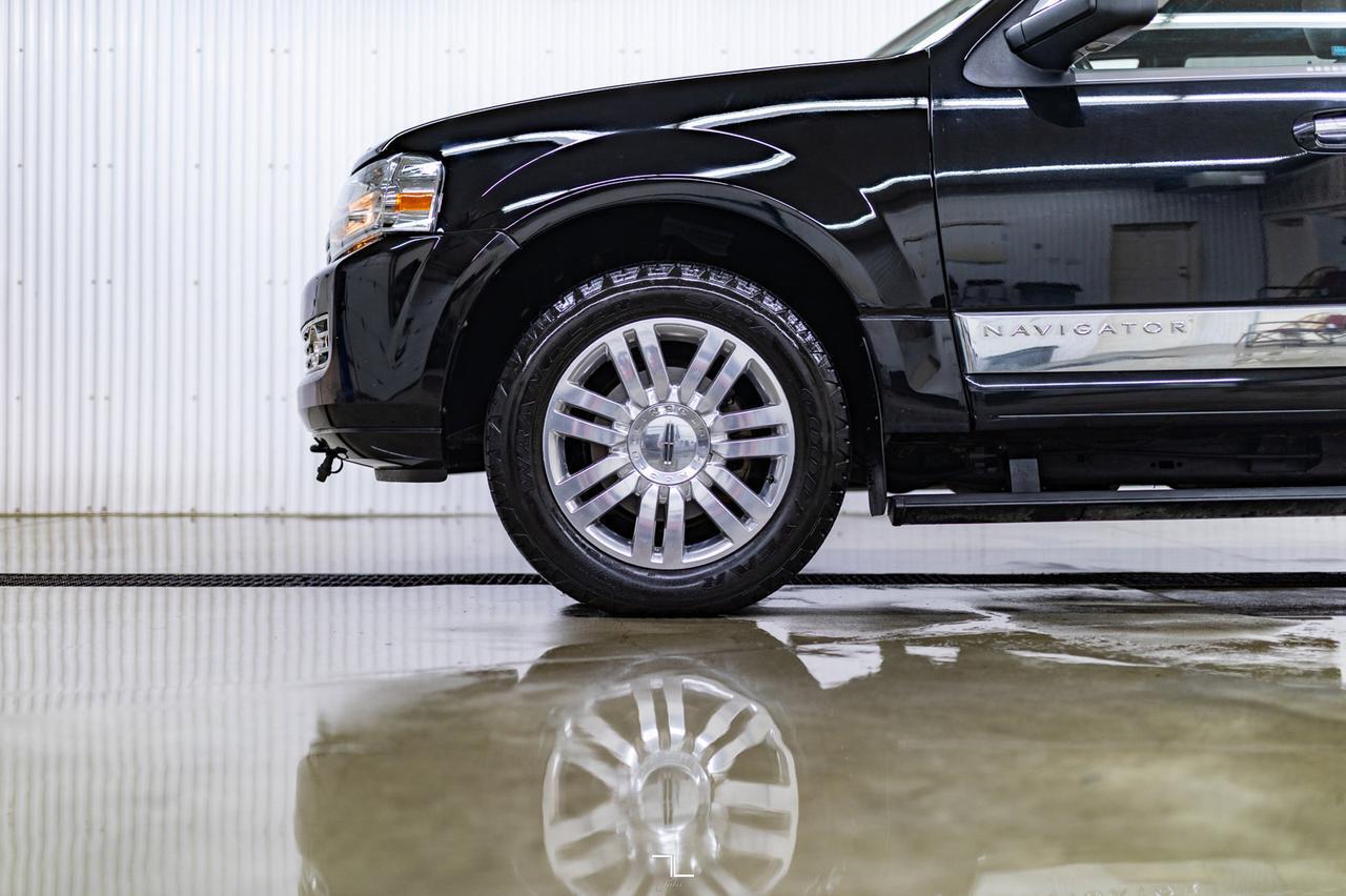2012 Lincoln Navigator AWD Luxury Edition Leather Roof Nav DVD Red Deer AB