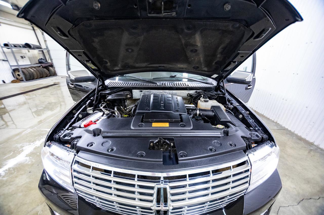 2012 Lincoln Navigator AWD Luxury Edition Leather Roof Nav DVD Red Deer AB