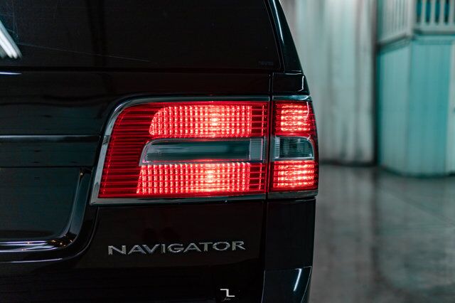 2012 Lincoln Navigator AWD Luxury Edition Leather Roof Nav DVD Red Deer AB