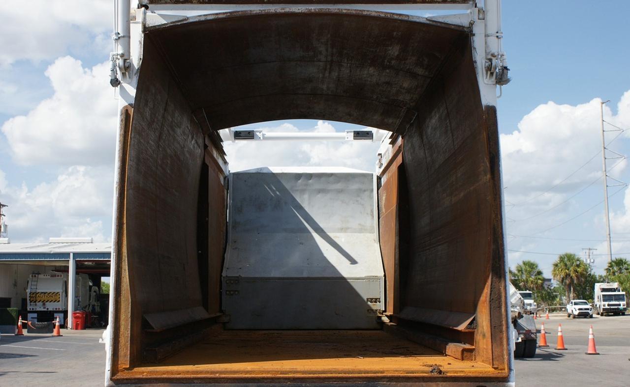 2012 Mack MRU613 40 yard Heil Front Loader Garbage Truck Tampa FL