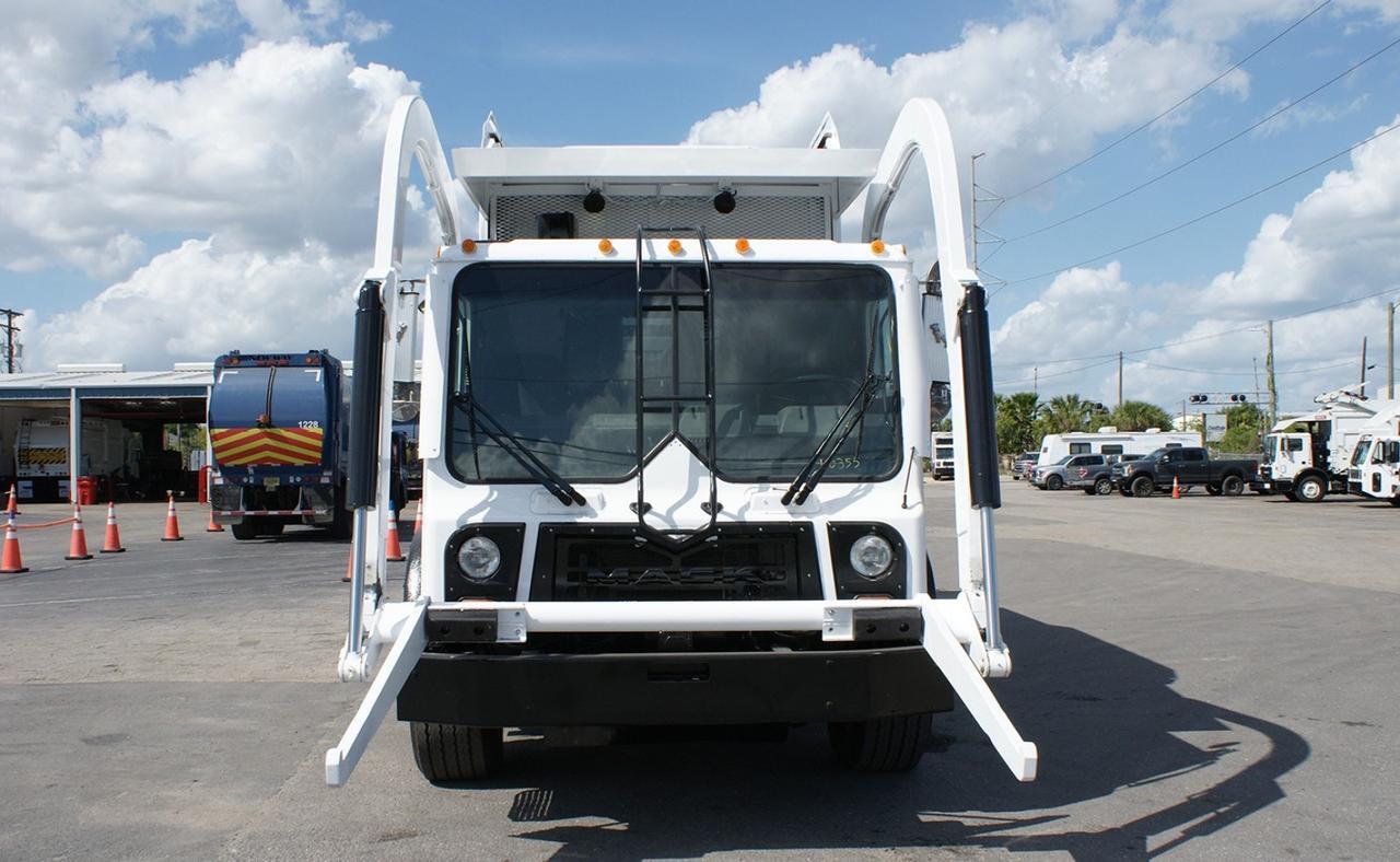 2012 Mack MRU613 40 yard Heil Front Loader Garbage Truck