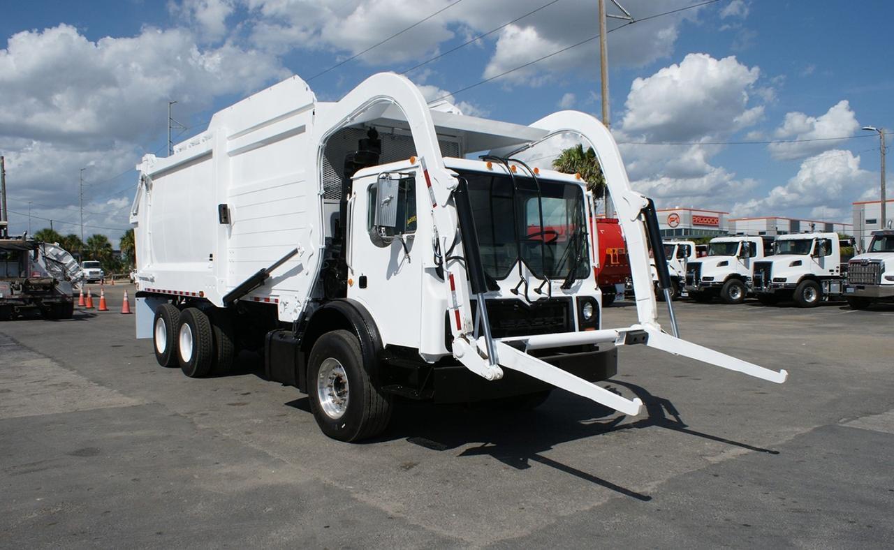 2012 Mack MRU613 40 yard Heil Front Loader Garbage Truck