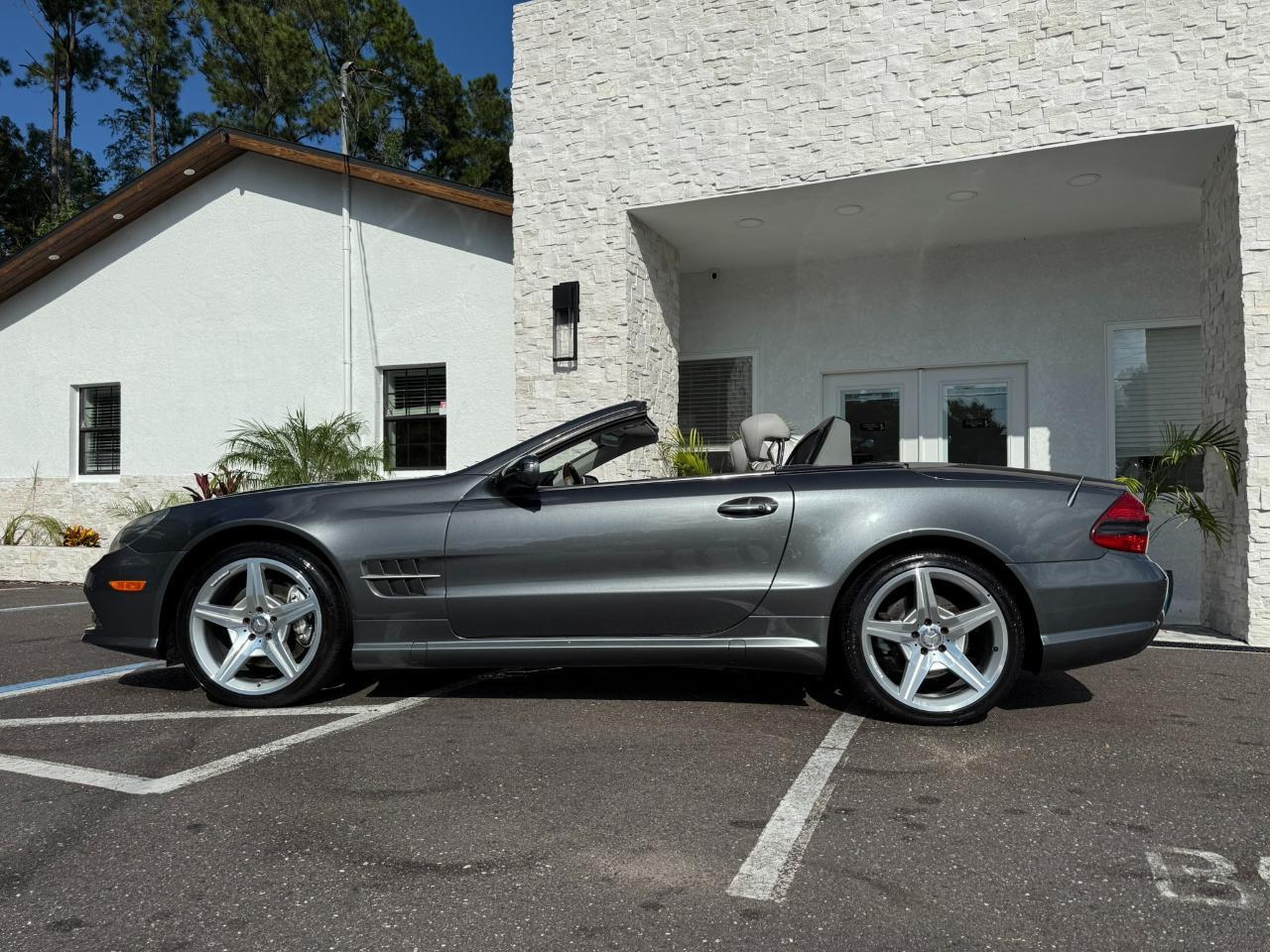 2012 Mercedes-Benz SL-Class 2dr Roadster SL 550