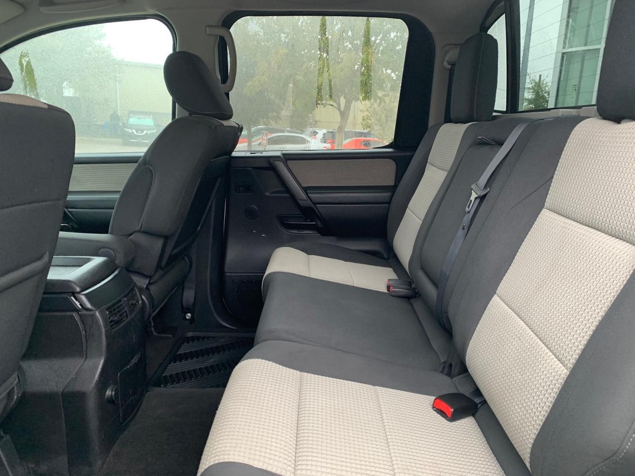 2012 Nissan Titan SV Crew Cab 4WD Austin TX