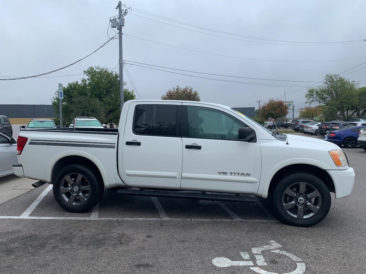 2012 Nissan Titan SV Crew Cab 4WD Austin TX