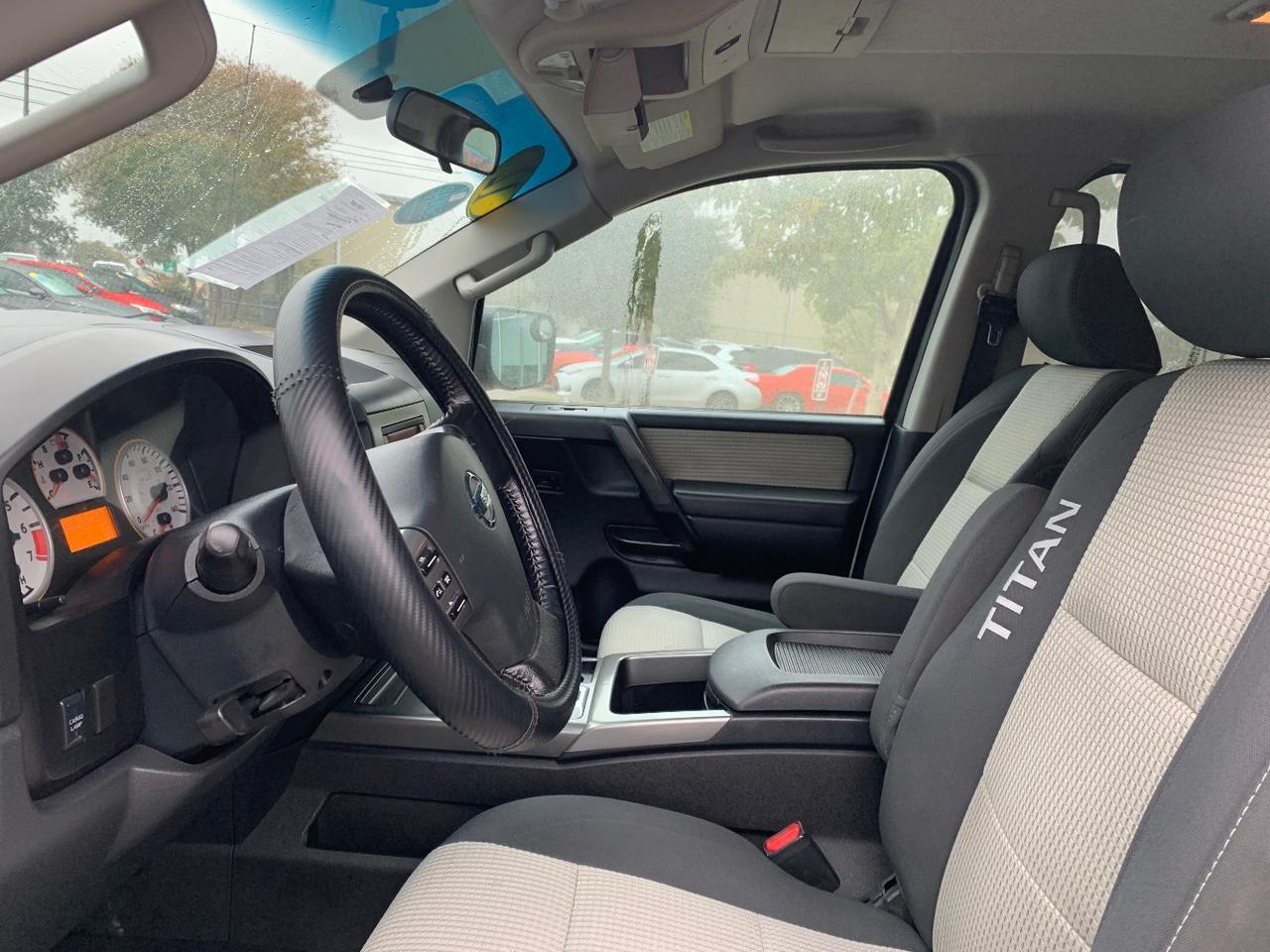 2012 Nissan Titan SV Crew Cab 4WD Austin TX