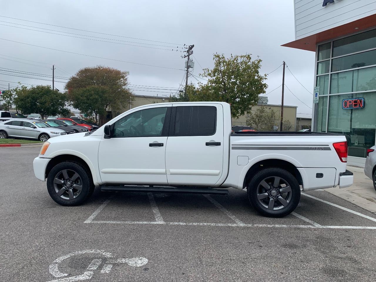 2012 Nissan Titan SV Crew Cab 4WD Austin TX