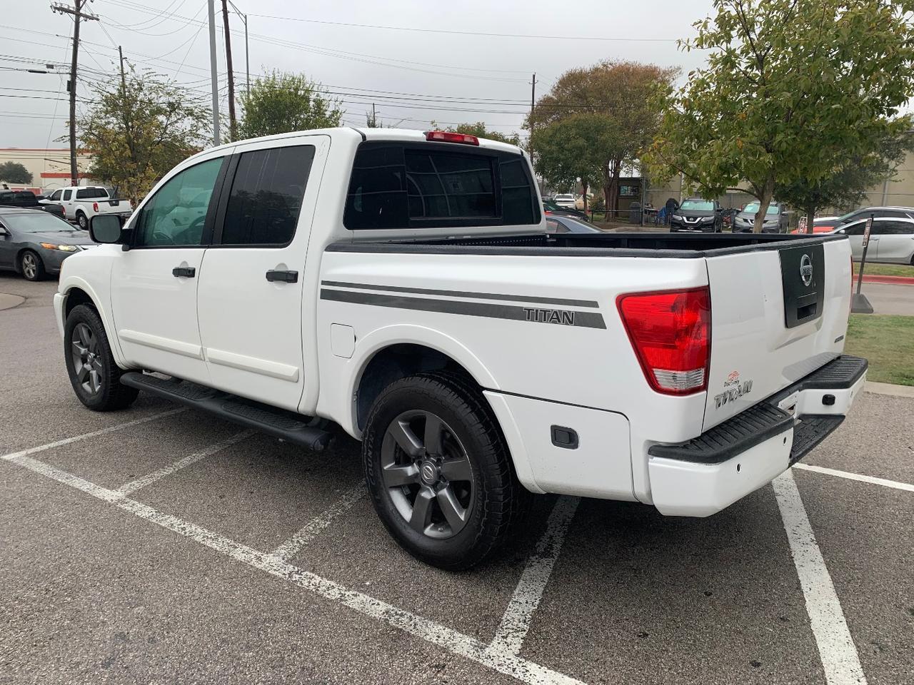 2012 Nissan Titan SV Crew Cab 4WD Austin TX