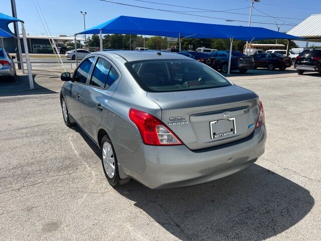 2012 Nissan Versa SV