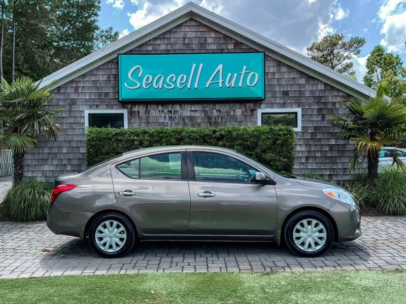 2012 Nissan Versa's photo