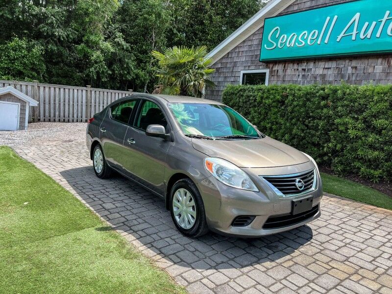 2012 Nissan Versa SV