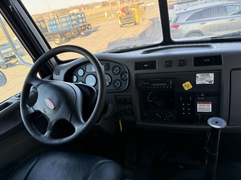 2012 Peterbilt 348 Collinsville OK