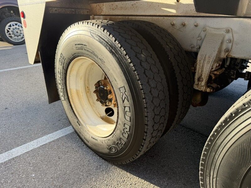 2012 Peterbilt 348 Collinsville OK