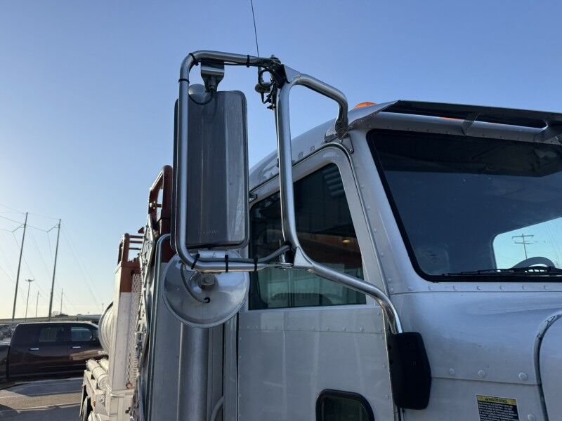 2012 Peterbilt 348 Collinsville OK